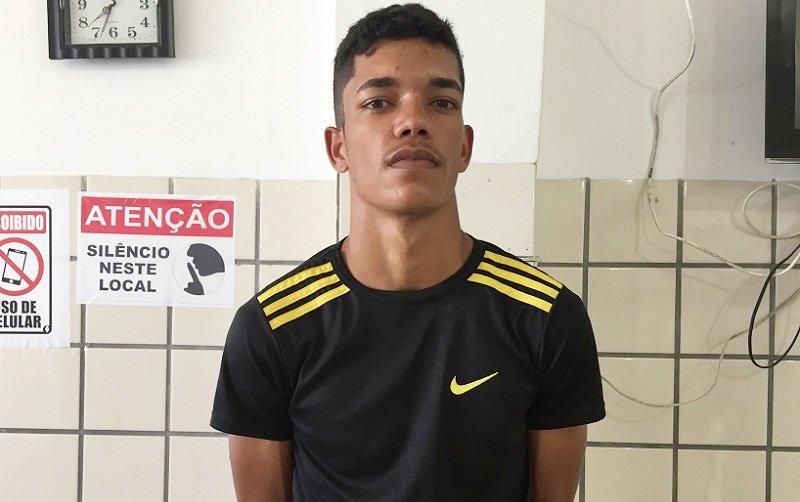 Acusado de assaltar uma joalheria em Teixeira é preso pela PM e apresentado na delegacia