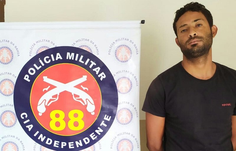 Acusado de tráfico é preso pelo PETO de Alcobaça com drogas e celulares