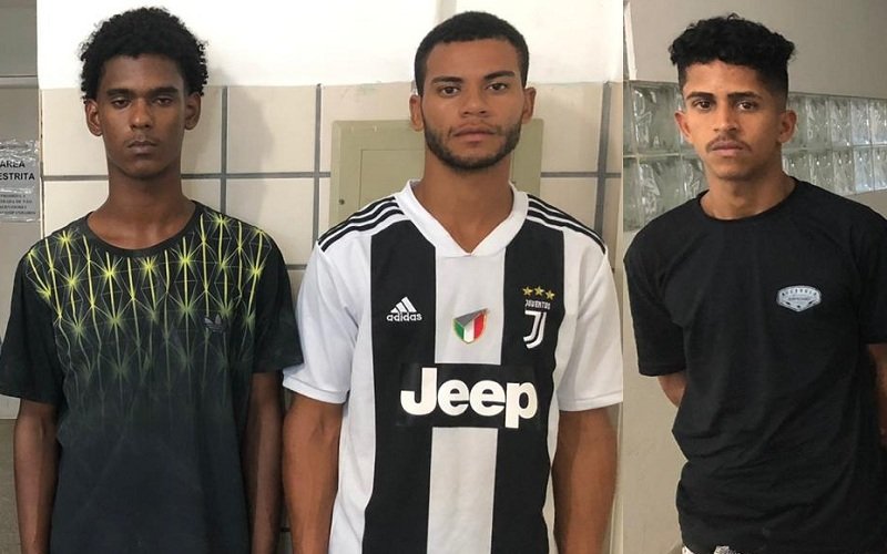 Policiais da RONDESP/Sul prendem 04 suspeitos com drogas no Bairro São Lourenço em Teixeira