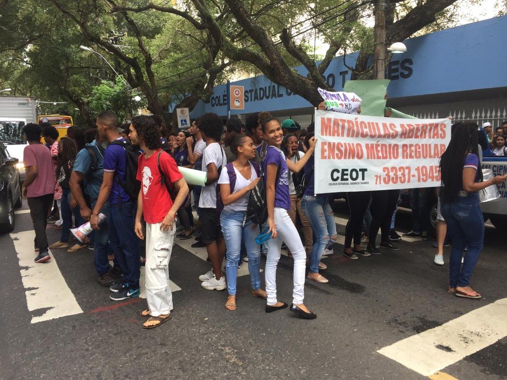 Governador confirma fechamento de escola pública em bairro de luxo de Salvador; área será leiloada