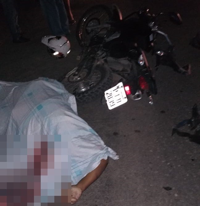 Comerciante morre ao colidir com ônibus no trevo de Teixeira