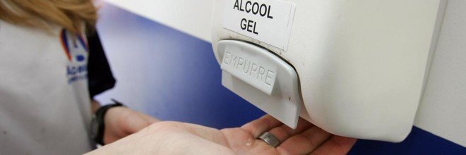 Sesab se reúne com empresários para acelerar implantação de álcool gel nos estabelecimentos