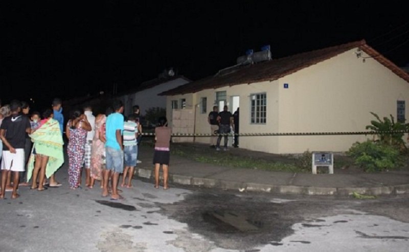 Eunápolis: Mulher encontrada morta dentro de casa; filho pequeno dela está desaparecido