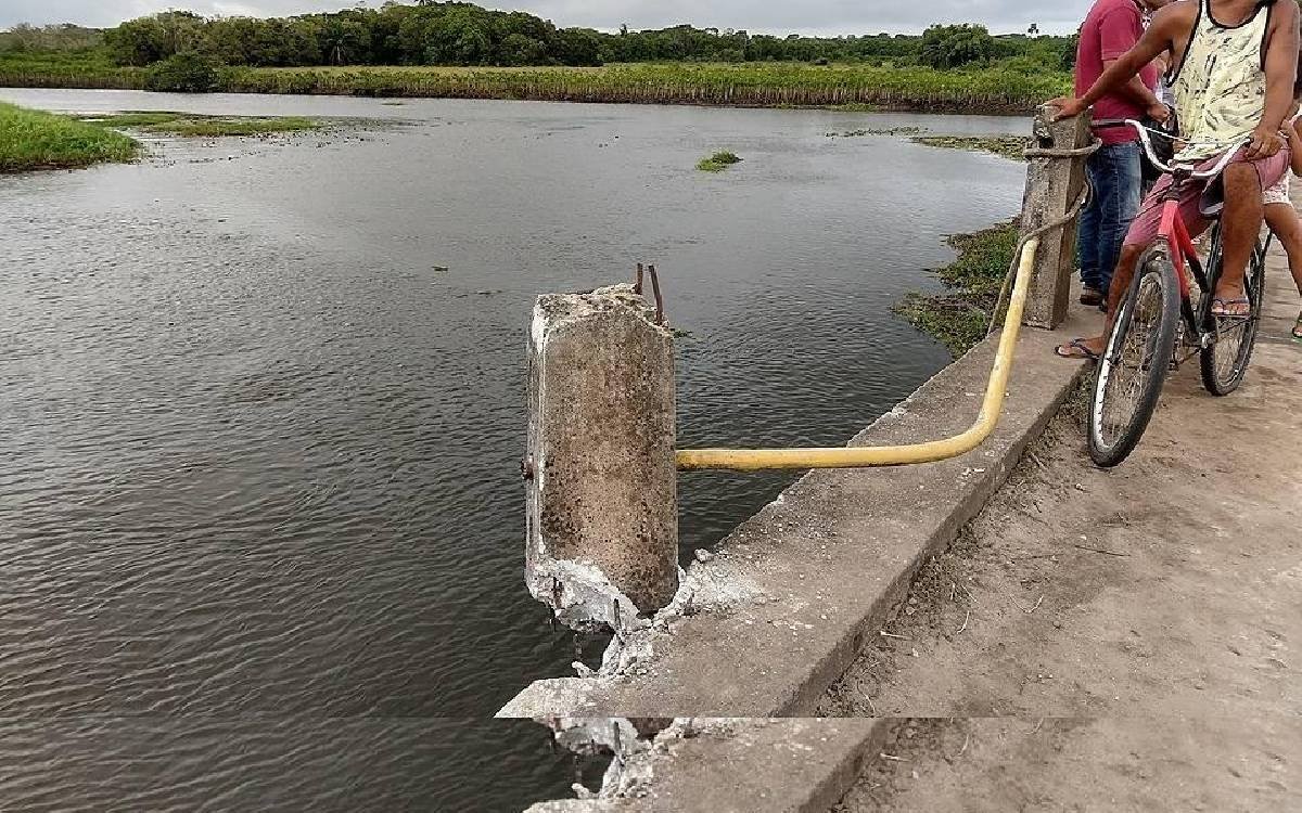 Canavieiras: Mulher e criança de 08 anos morrem após carro cair de ponte