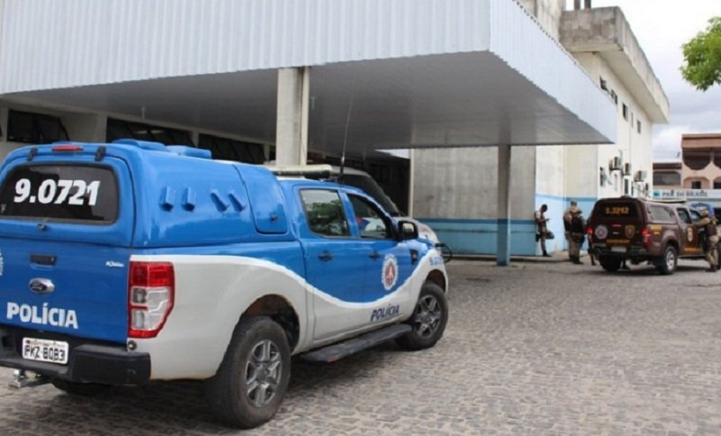 Eunápolis: Assaltantes trocam tiros com a PM durante fuga; dois morrem