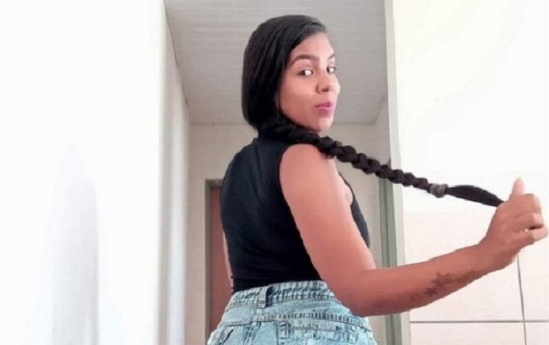 Bebê de mulher achada morta dentro de casa é encontrado; suspeitos seguem foragidos