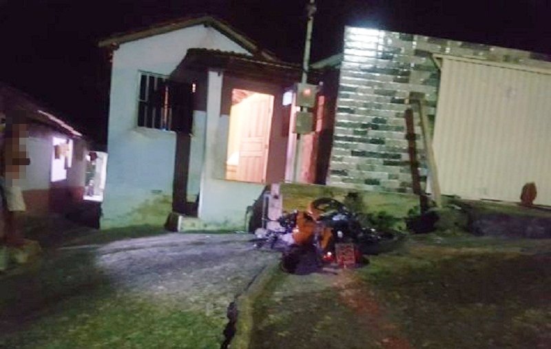 Homens encapuzados invadem casa em Nanuque e matam pai e filho de 1 ano e 6 meses