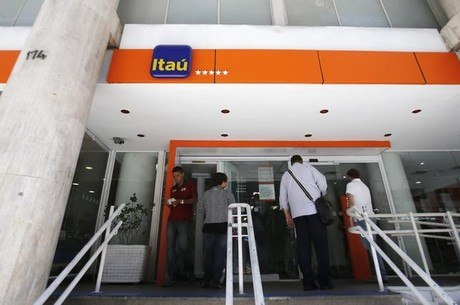 Itaú, Bradesco e Santander fecham 430 agências e demitem 7 mil