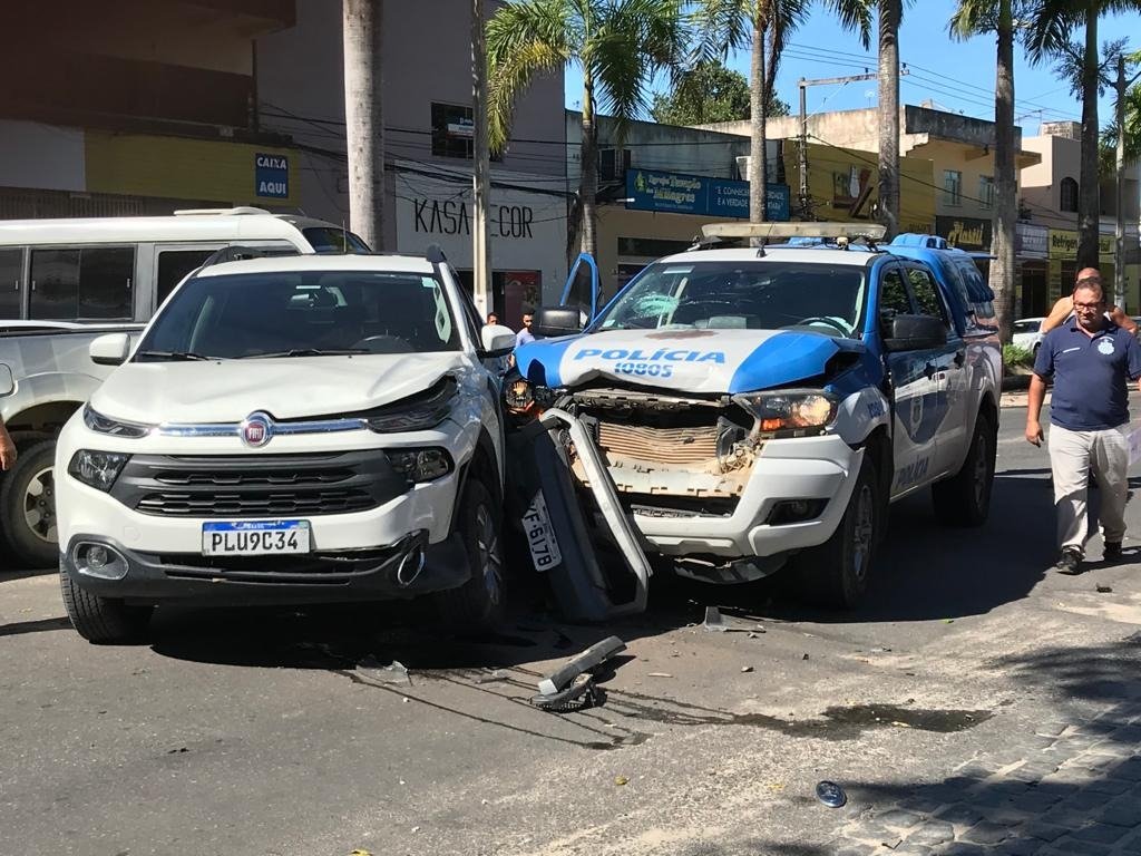 Teixeira: Viatura da Polícia Civil se envolve em acidente no centro
