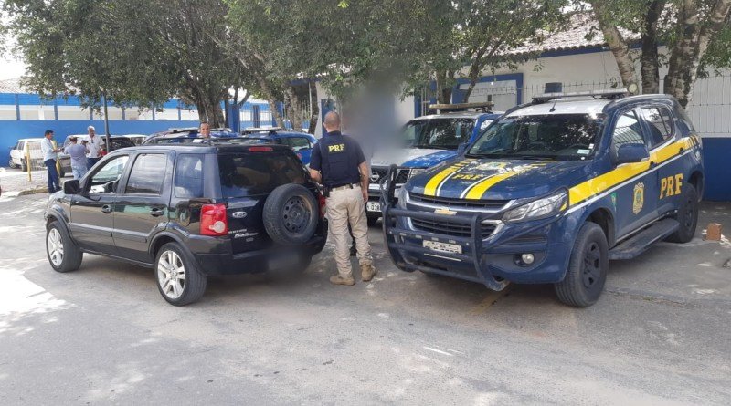 PRF apreende EcoSport adulterado e prende motorista por uso de documento falso e adulteração sinal identificador de veículo
