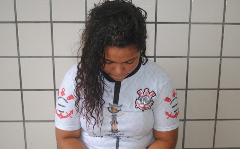 Teixeira: Jovem é presa por policiais da ROTAM no Bairro Castelinho, após denúncia de tráfico de drogas