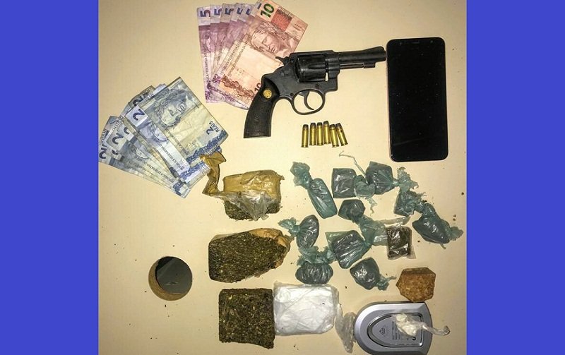 CAEMA apreende arma e drogas em ação no Bairro Beija Flor em Alcobaça