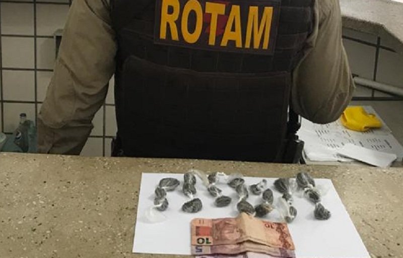 Teixeira de Freitas: Policiais da ROTAM apreendem drogas no Bairro São Lourenço