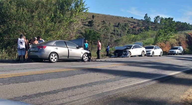Seis pessoas ficam feridas em acidente entre as cidades de Itabela e Itamaraju