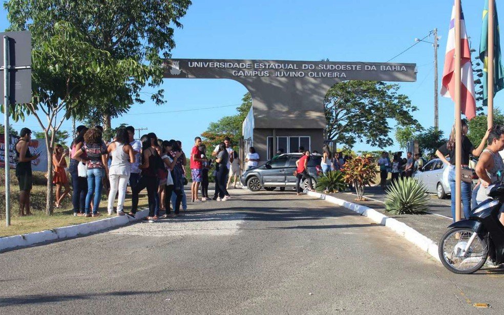 Estudante ruivo  entra por cotas raciais em medicina em universidade no sudoeste da Bahia