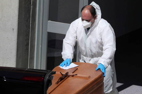 Espanha registra 838 novas mortes por coronavírus em 24 horas