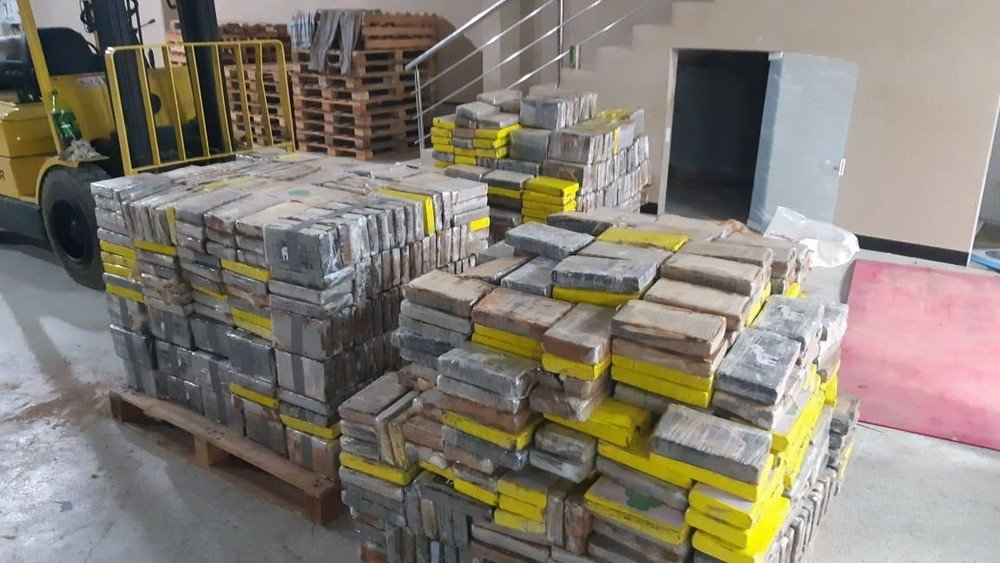 Bahia: 03 são presos e quase duas toneladas de cocaína são apreendidas em depósito