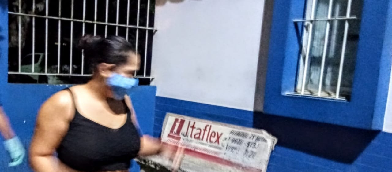 Mulher é presa pela Polícia Militar com dinheiro falso em Alcobaça