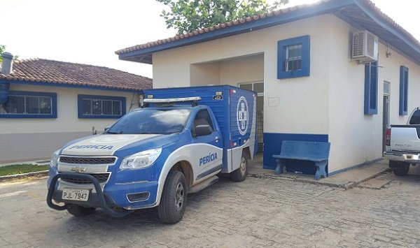 Idoso comete suposto suicídio com facadas no abdômen e pescoço em Mucuri