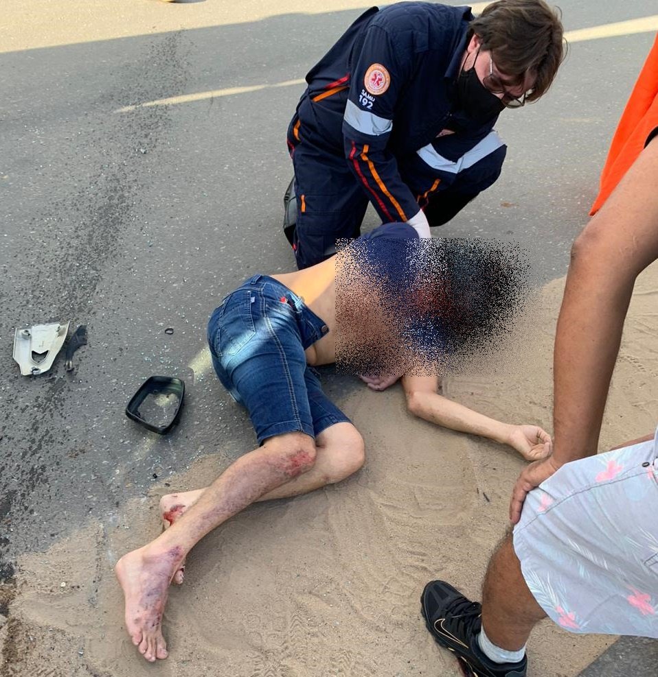 Motociclista fica ferido ao colidir com carro na BA 290. Motorista fugiu do local do acidente