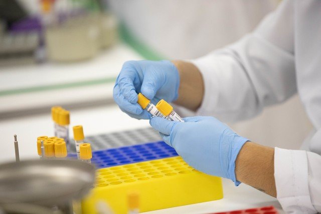 Estudo francês que recomendava hidroxicloroquina para tratamento de Covid-19 é retirado do ar