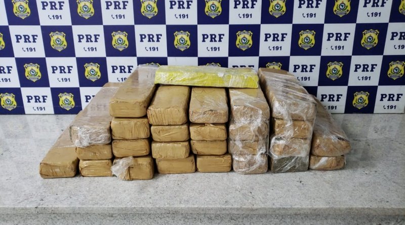 Casal é preso após ser flagrado com mais de 30 Kg de cocaína em carro