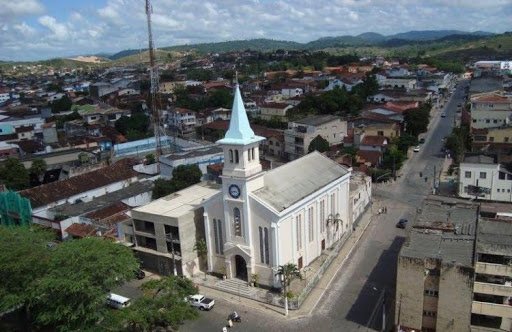 Prefeitura de Ipiaú mantém flexibilização de funcionamento do comércio e autoriza realização de cultos religiosos