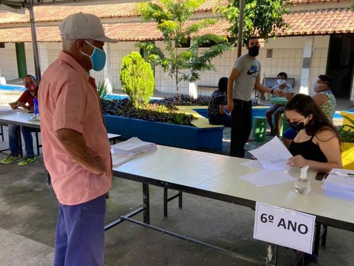 Os novos blocos de atividades impressas já estão disponíveis para estudantes da rede municipal