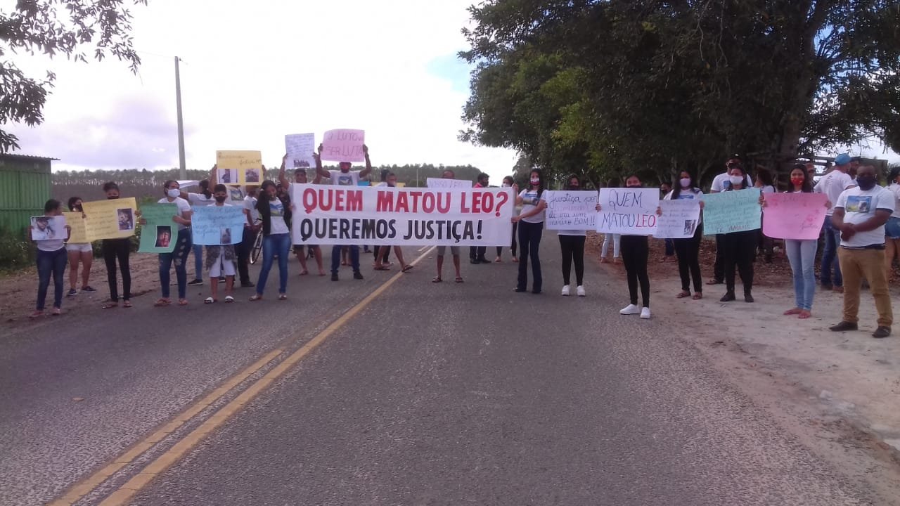 Familiares e amigos Leonardo Henrique pedem justiça pela morte do jovem encontrado numa cova rasa no Cantagalo