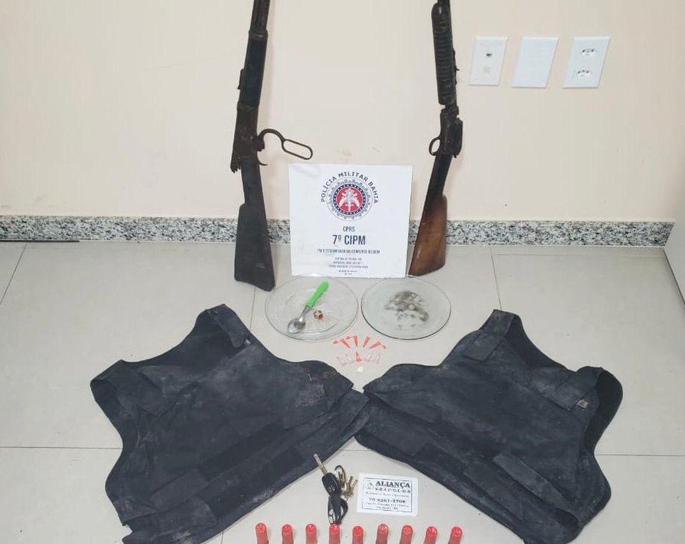 Jovens são presos e adolescente é apreendido após perseguição policial