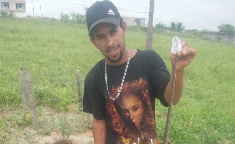 Homem tenta fugir da PRF bate com a moto em fundo de carreta e morre no Hospital de Posto da Mata