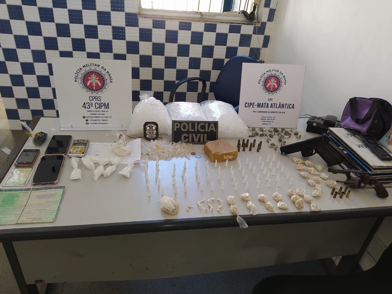 Armas, drogas e um morto em operação da polícia em Itamaraju