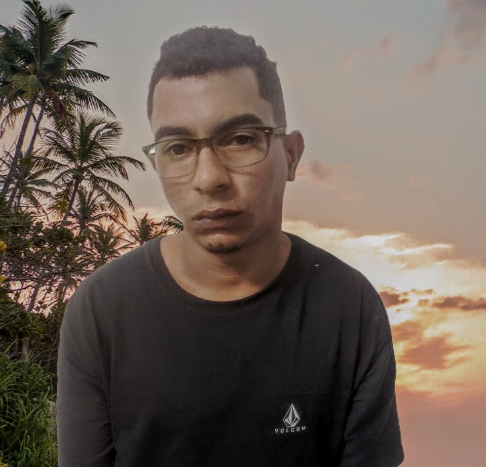 Policiais do PETO e da ROTAM conduz morador do Prado com drogas para a delegacia de Itamaraju