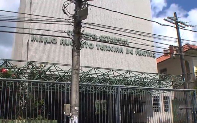 Governo da Bahia prorroga decreto que proíbe aulas