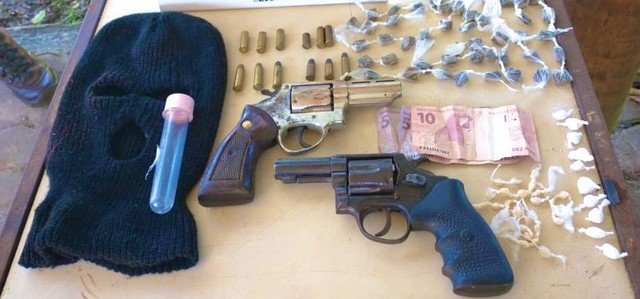 Suspeitos de tráfico morrem em confronto com policiais em casa abandonada