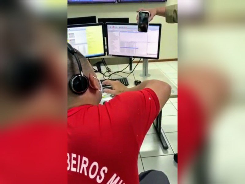 No Dia do Soldado, bombeiro militar realiza videochamada para salvar bebê em Teixeira