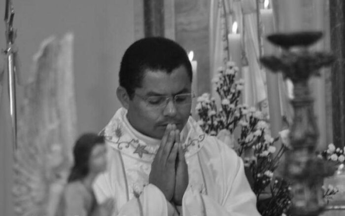 Corpo de padre que estava desaparecido é encontrado com marcas de facadas e carbonizado