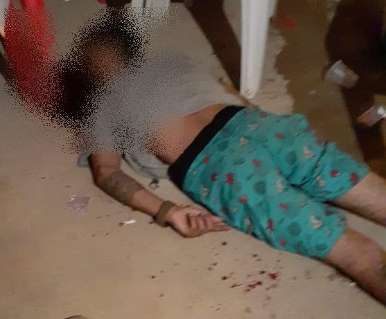 Jovem é morto a tiros dentro de bar em Itamaraju