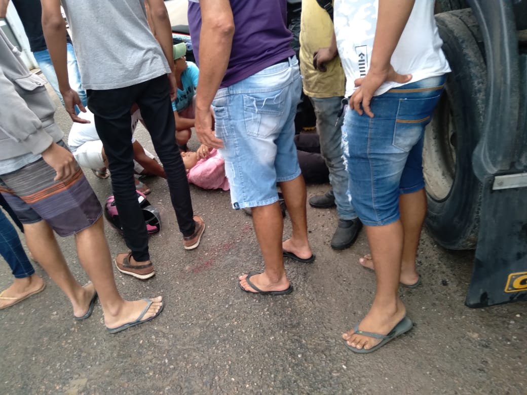 Colisão entre carro e moto deixa motociclista ferido em Itamaraju