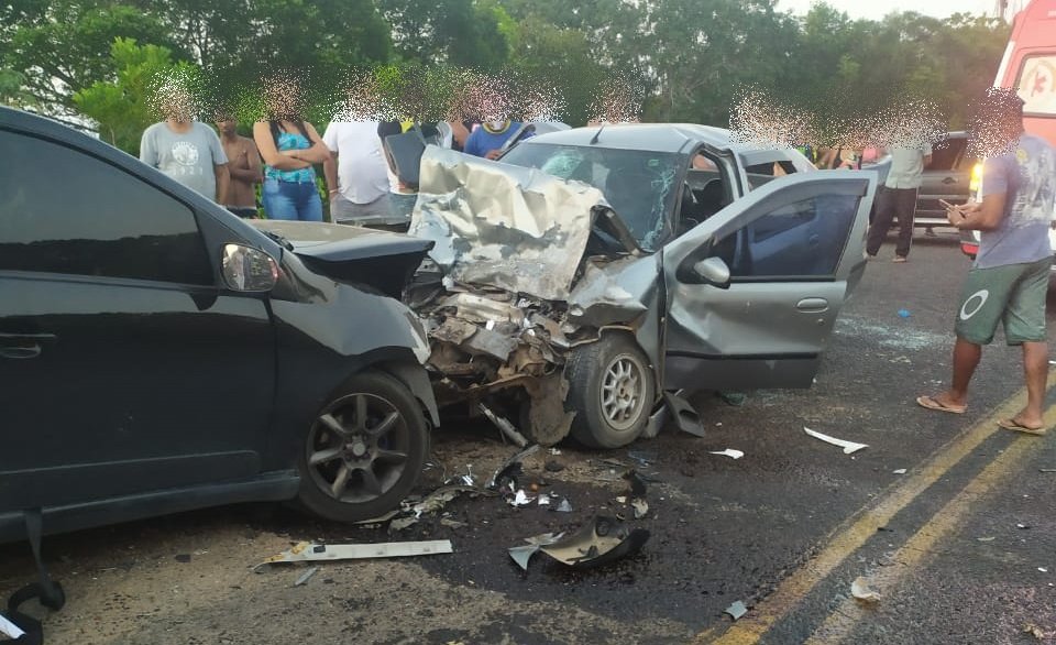7 pessoas ficam feridas em acidente entre Teixeira de Freitas e Alcobaça