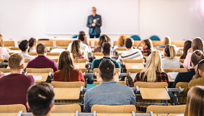 Instituições de ensino superior da Bahia podem retomar aulas presenciais em 3 de novembro
