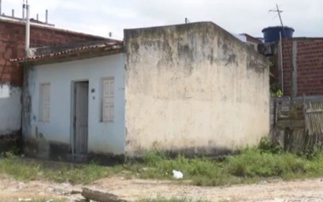 Idosa morre após ser esfaqueada