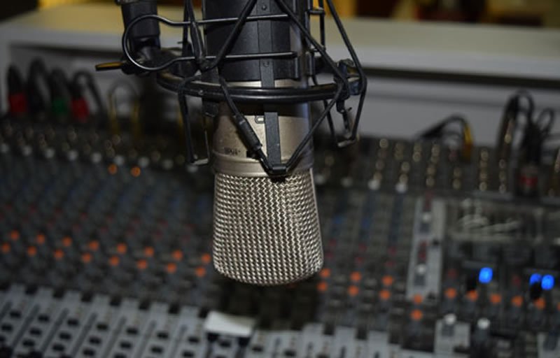 Justiça Eleitoral suspende propaganda de ataques à candidata em rádio de Medeiros Neto