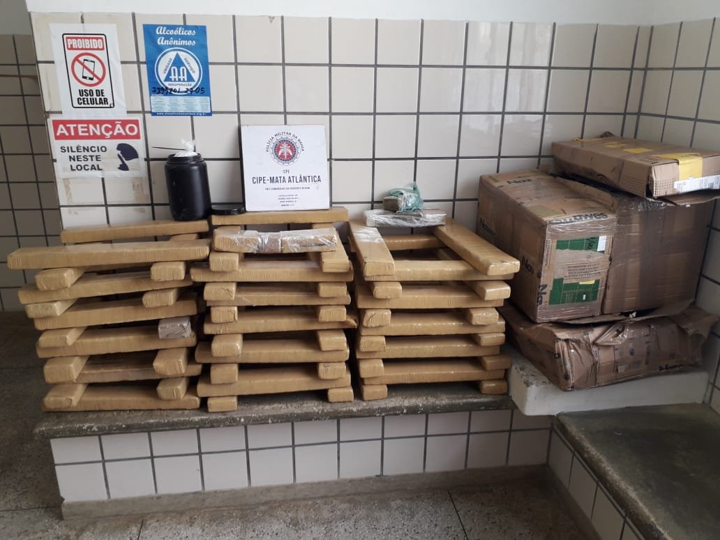 CAEMA prende dupla com mais de 100 kg de drogas no Centro de Teixeira