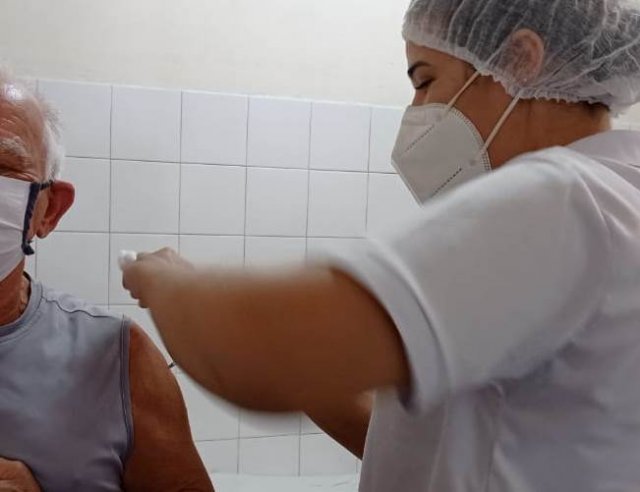 Bahia ultrapassa marca de 80% da população adulta vacinada com primeira dose ou dose única