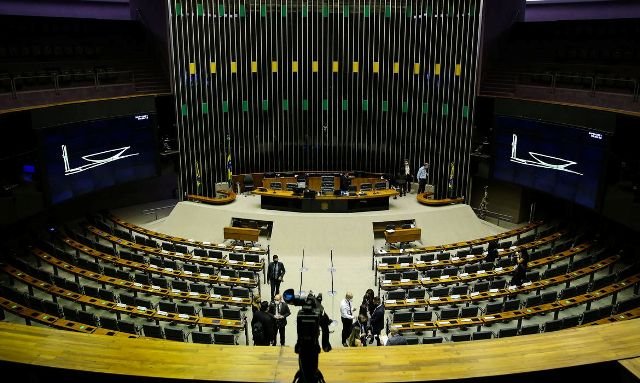 Câmara aprova texto-base do projeto que legaliza jogo do bicho, cassino e outros jogos no Brasil
