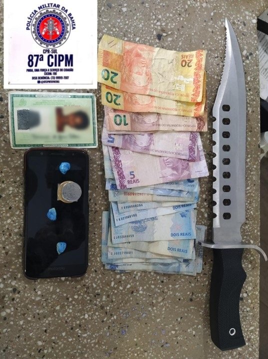 PM prende mulher vendendo droga escondida em carrinho de bebê em Teixeira de Freitas