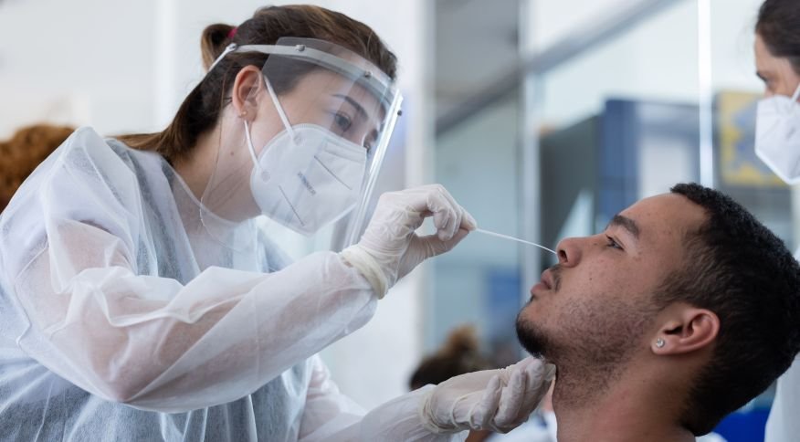 Brasil registra 53 mortes por Covid-19 e 18.575 novos casos da doença nas últimas 24h