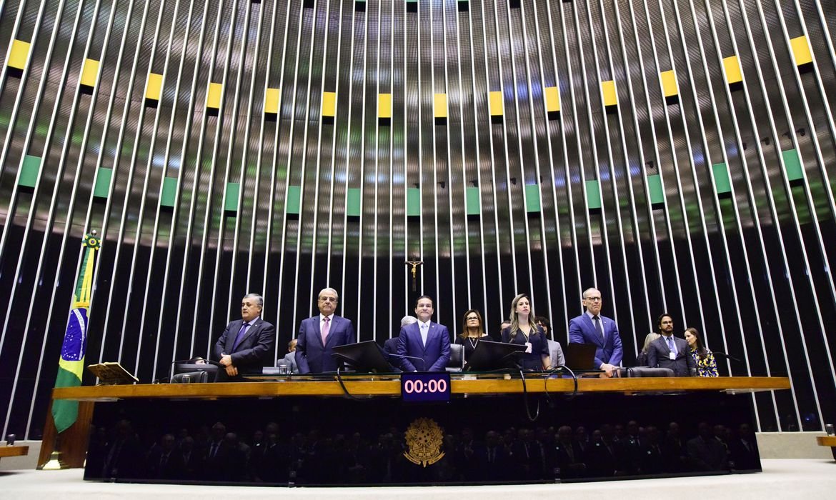 Indústria pede reforma tributária e modernização do setor elétrico