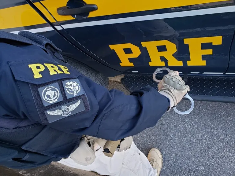 PRF cumpre mandado de prisão e detém dois suspeitos de organização criminosa na Bahia